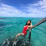 Sophie Choudry Instagram – Relax. Refresh. Recharge🏝️🌊 🐚 #photodump #beachlife 

@fairmont.maldives @fairmonthotels 

Styling. @tanimakhosla 
Partner in crime @ambereenyusuf 
#fairmontmaldives #fairmonthotels  @travelscapes_vm 
#mondayblues #beachbabe #maldives #vacaymode #feelslikesummer #beachlife #sophiechoudry #sunset #reset #breathe #ocean #gratitude #bikini #holidaystyle Fairmont Maldives, Sirru Fen Fushi