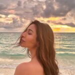Sophie Choudry Instagram - Relax. Refresh. Recharge🏝️🌊 🐚 #photodump #beachlife @fairmont.maldives @fairmonthotels Styling. @tanimakhosla Partner in crime @ambereenyusuf #fairmontmaldives #fairmonthotels @travelscapes_vm #mondayblues #beachbabe #maldives #vacaymode #feelslikesummer #beachlife #sophiechoudry #sunset #reset #breathe #ocean #gratitude #bikini #holidaystyle Fairmont Maldives, Sirru Fen Fushi