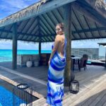 Sophie Choudry Instagram – Feelin Bluetiful🩵🌊

Paneyo @shivanandnarresh 
Earrings @gaiatreelabel 
@tanimakhosla @ambereenyusuf 

@fairmont.maldives 
@fairmonthotels #fairmontmaldives #fairmonthotels  @travelscapes_vm 

#ocean #blue #watervilla #beachbabe #maldives #vacaymode #feelslikesummer #beachlife #sophiechoudry #holidaylook #styleinspo Fairmont Maldives, Sirru Fen Fushi