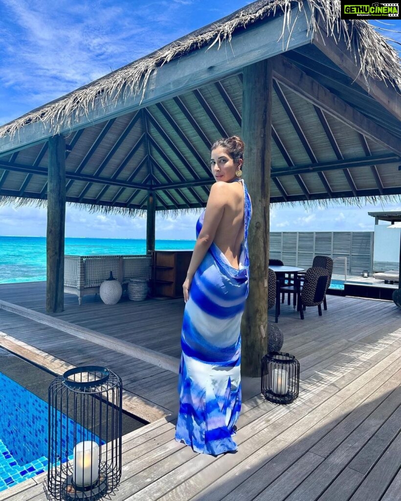 Sophie Choudry Instagram - Feelin Bluetiful🩵🌊 Paneyo @shivanandnarresh Earrings @gaiatreelabel @tanimakhosla @ambereenyusuf @fairmont.maldives @fairmonthotels #fairmontmaldives #fairmonthotels @travelscapes_vm #ocean #blue #watervilla #beachbabe #maldives #vacaymode #feelslikesummer #beachlife #sophiechoudry #holidaylook #styleinspo Fairmont Maldives, Sirru Fen Fushi