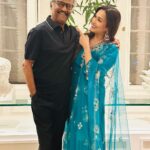Soundarya Rajinikanth Instagram – Mumbai with appa dearest .. at aunty Nita Ambani s cultural center opening night !!! New look semma thalaiva 🤩🤩🤩🖤💙🖤 💙#ThalaivarNewLook