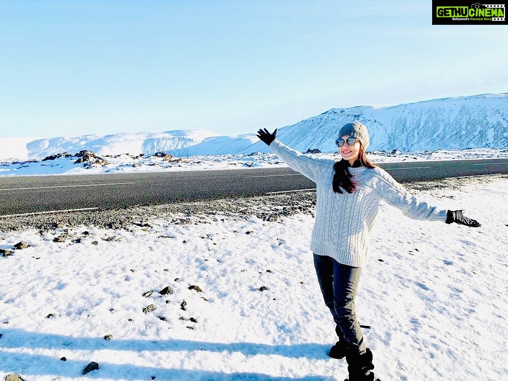Soundarya Rajinikanth Instagram - Memories from #Iceland #PudhuVellaiMazhai !!!!! 😍😍😍#AnotherWorld ❤❤❤