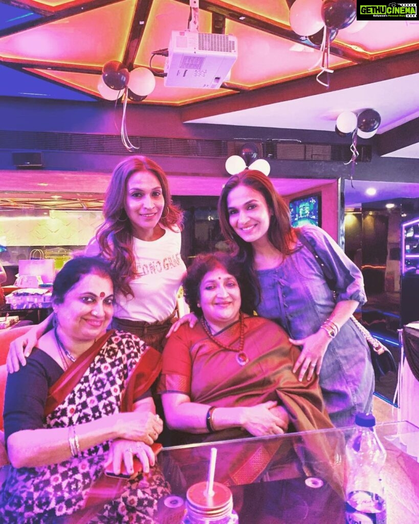 Soundarya Rajinikanth Instagram - My sister and I with our mother and her sister !!! #SiblingsBonding #TwoGenerations 😍🤗❤