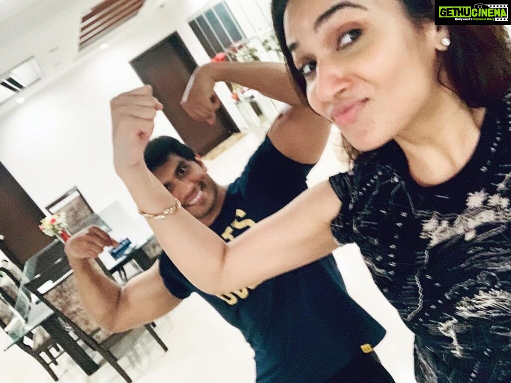Soundarya Rajinikanth Instagram - Getting the #FitnessGame on at home !!! Flexing those biceps 💪🏻 trying to keep up with the husband 😆💪🏻😉😀🤷🏻‍♀️ Chennai, India