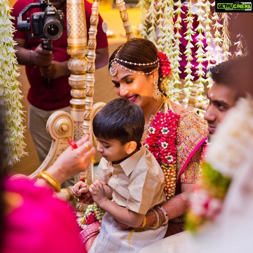 Soundarya Rajinikanth Instagram - Thank you so much dearest sirs for making me feel so lovely on my wedding day .. Abu jani ji & Sandeep ji !!!! ❤️❤️❤️🙏🏻🙏🏻🙏🏻 saree tulsi silks ... thank you so much !