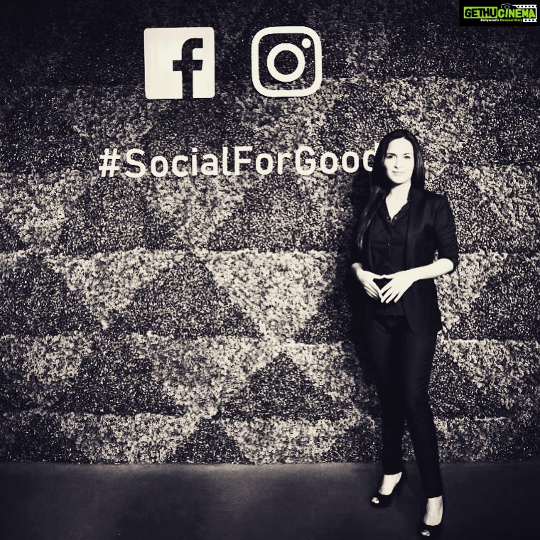 Soundarya Rajinikanth Instagram - Was such an amazing experience being a part of this event. Thank you @facebook looking forward to many more together 🙏🏻🙏🏻🙏🏻😀 facebook.com/priyankachopra… ( first 20 Mins is ours) #MentalHealth