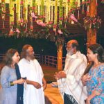 Soundarya Rajinikanth Instagram – With the one who has dedicated his life towards service to humanity , with his holiness @srisriravishankar Gurudev … an evening to remember forever 😇😇🙏🏻🙏🏻 #divinity #spirituality #peace
