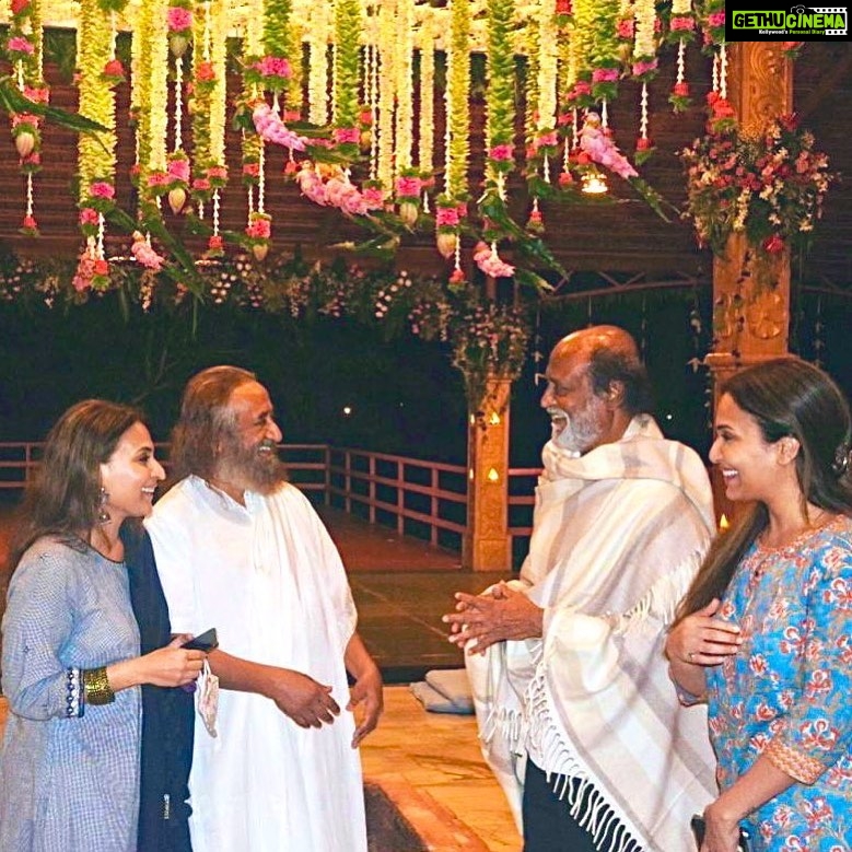 Soundarya Rajinikanth Instagram - With the one who has dedicated his life towards service to humanity , with his holiness @srisriravishankar Gurudev … an evening to remember forever 😇😇🙏🏻🙏🏻 #divinity #spirituality #peace