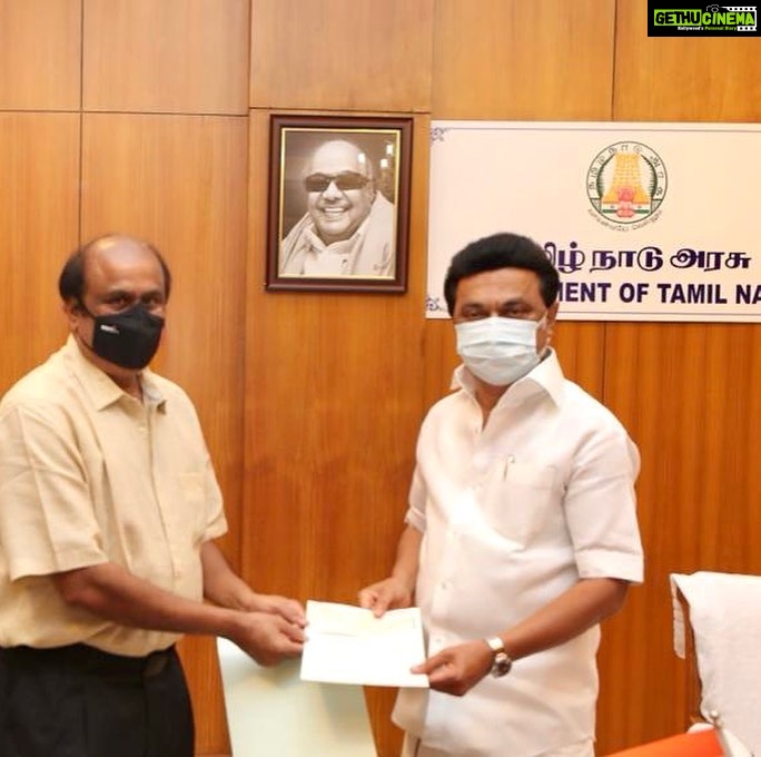 Soundarya Rajinikanth Instagram - My father-in-law Mr. S.S.Vanangamudi, husband Vishagan, his sister and I visited the honorable Chief minister @mkstalin sir this morning to hand over our contribution of 1cr for the chief ministers #CoronaReliefFund from our pharma company Apex laboratories, Makers of #Zincovit