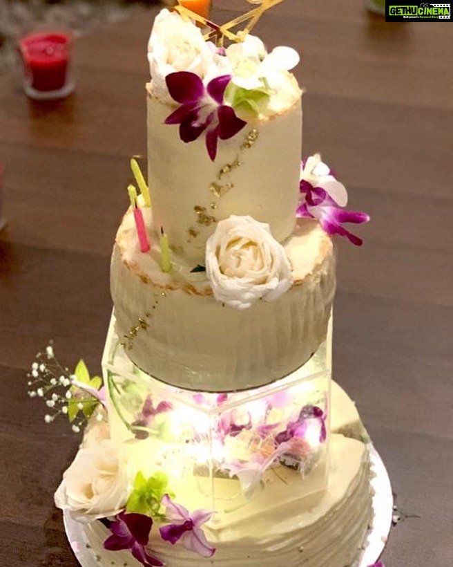 Soundarya Rajinikanth Instagram - @whisk_thecakekitchen thank you for this stunner safra ❤️❤️❤️ #vanillabuttercream 🎂