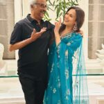 Soundarya Rajinikanth Instagram - Mumbai with appa dearest .. at aunty Nita Ambani s cultural center opening night !!! New look semma thalaiva 🤩🤩🤩🖤💙🖤 💙#ThalaivarNewLook