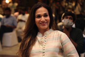 Soundarya Rajinikanth Instagram - Hoote officially launched !!! Gods grace 🙏🏻🙏🏻🙏🏻 let’s all be heard ! @hooteofficial @pokalasunny