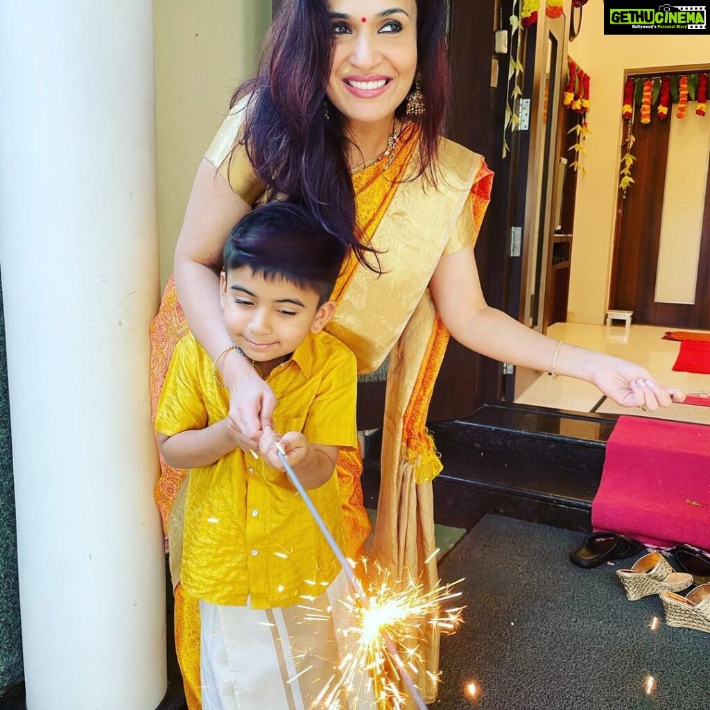 Soundarya Rajinikanth Instagram - Wishing everyone a very safe and Happy Diwali 🪔💫🌟 from our family to yours ❤❤❤ Spread love and positivity .. Trust and surrender to the almighty !!!! 😇🙏🏻😇🌟 gods and gurus will always bless us #StaySafe #BeResponsible #GoCorona 🙏🏻🙏🏻😇😇
