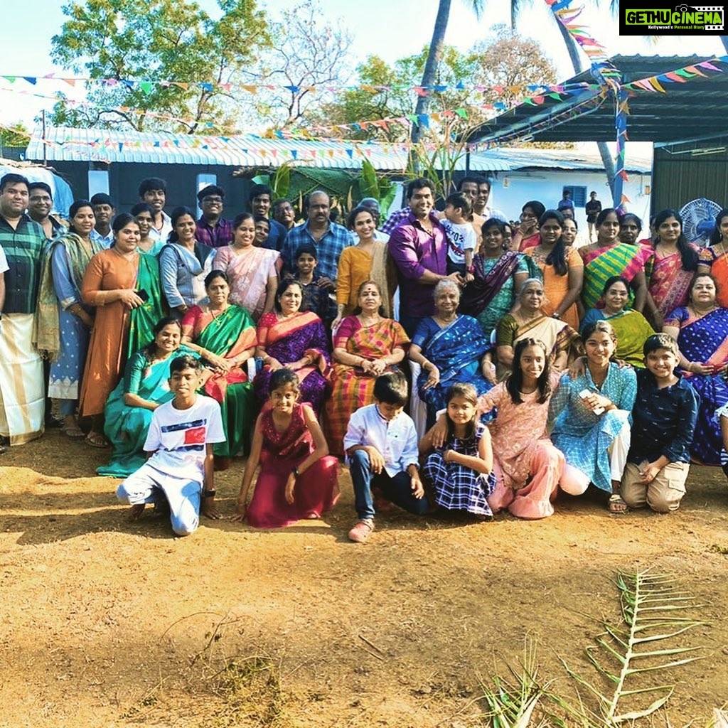 Soundarya Rajinikanth Instagram - ‪Our #Pongal with family in #Sulur 😊😇 #VedVishaganSoundarya #MyFamily 🤗❤️ ‬