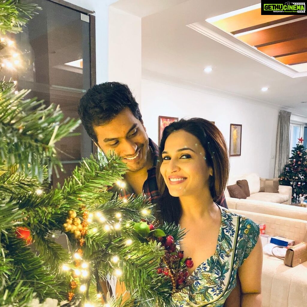Soundarya Rajinikanth Instagram - ‪From our family to yours #MerryChristmas ❤❤❤🎄🎄🎄love ❤ peace ☮ and happiness 😀🥰😇🙏🏻 ‬