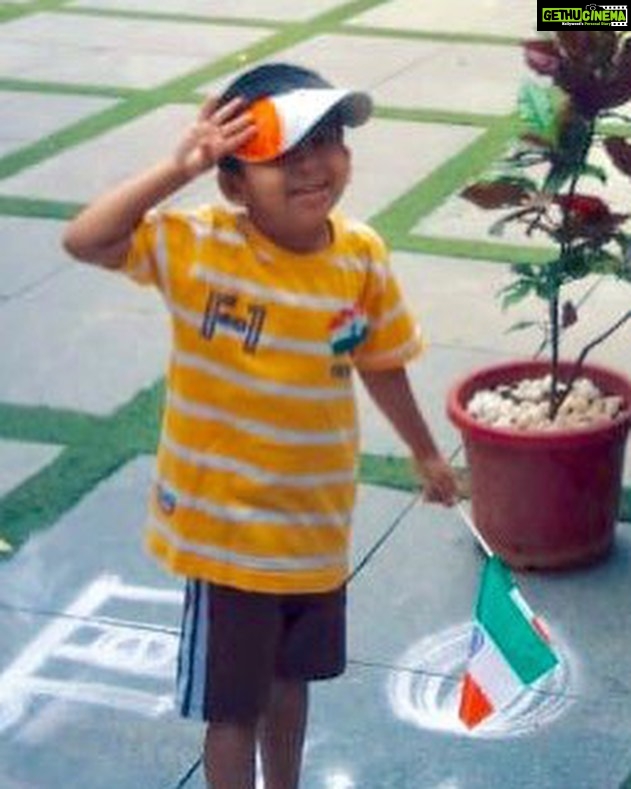 Soundarya Rajinikanth Instagram - ‪Happy Independence Day #JaiHind 🇮🇳 Ved Kutty being patriotic 😀🙏🏻 ‬