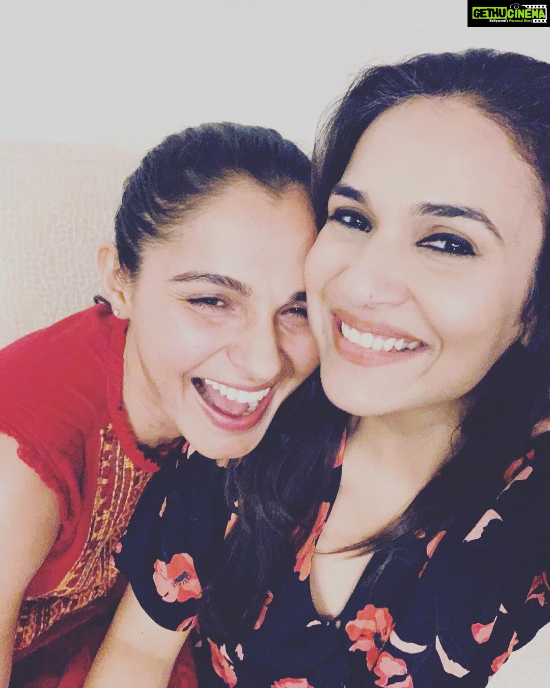 Soundarya Rajinikanth Instagram - These two ❤️❤️❤️🤗🤗🤗 #Fun #Laughter #Bonding #Bffs