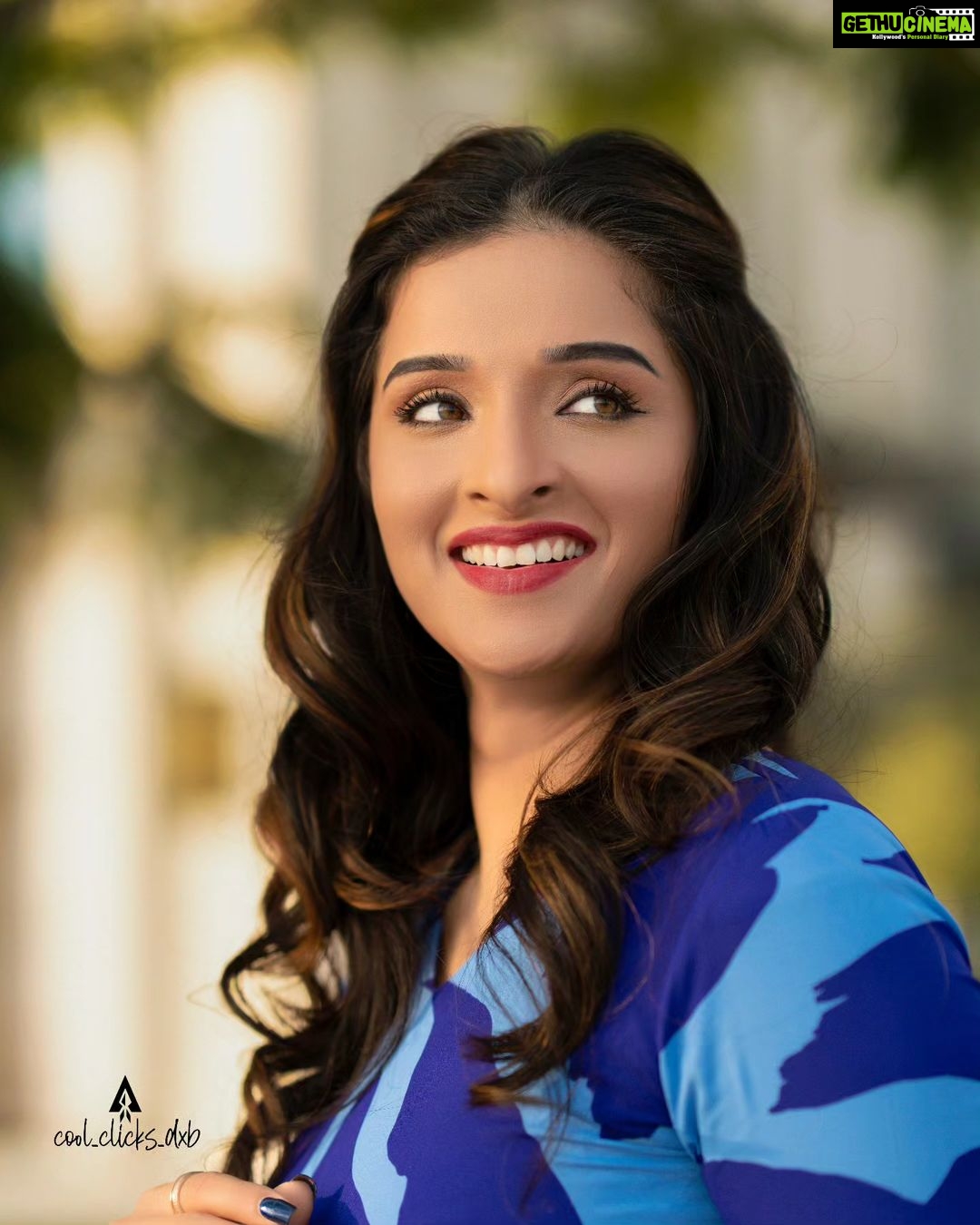 Sowmya Menon - 10.9K Likes - Sunshine and smiles 👸🏻❤️
👗 @amazebyashiyajesel
📷 @cool_clicks_dxb
💄 @alsaa_beauty
#skr #dubaishoot #actorslife