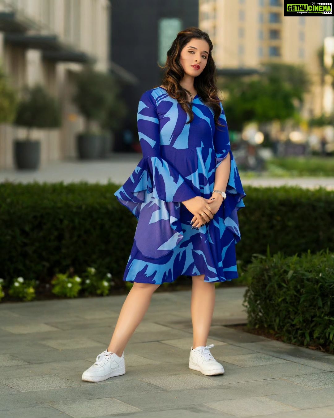 Sowmya Menon - 11.4K Likes - Attract what you expect. Reflect what you desire. Become what you respect. And mirror what you admire👸❤
👗 @amazebyashiyajesel
📷 @cool_clicks_dxb
💄 @alsaa_beauty
#skr #swagstyle #dubaishoot #actorslife