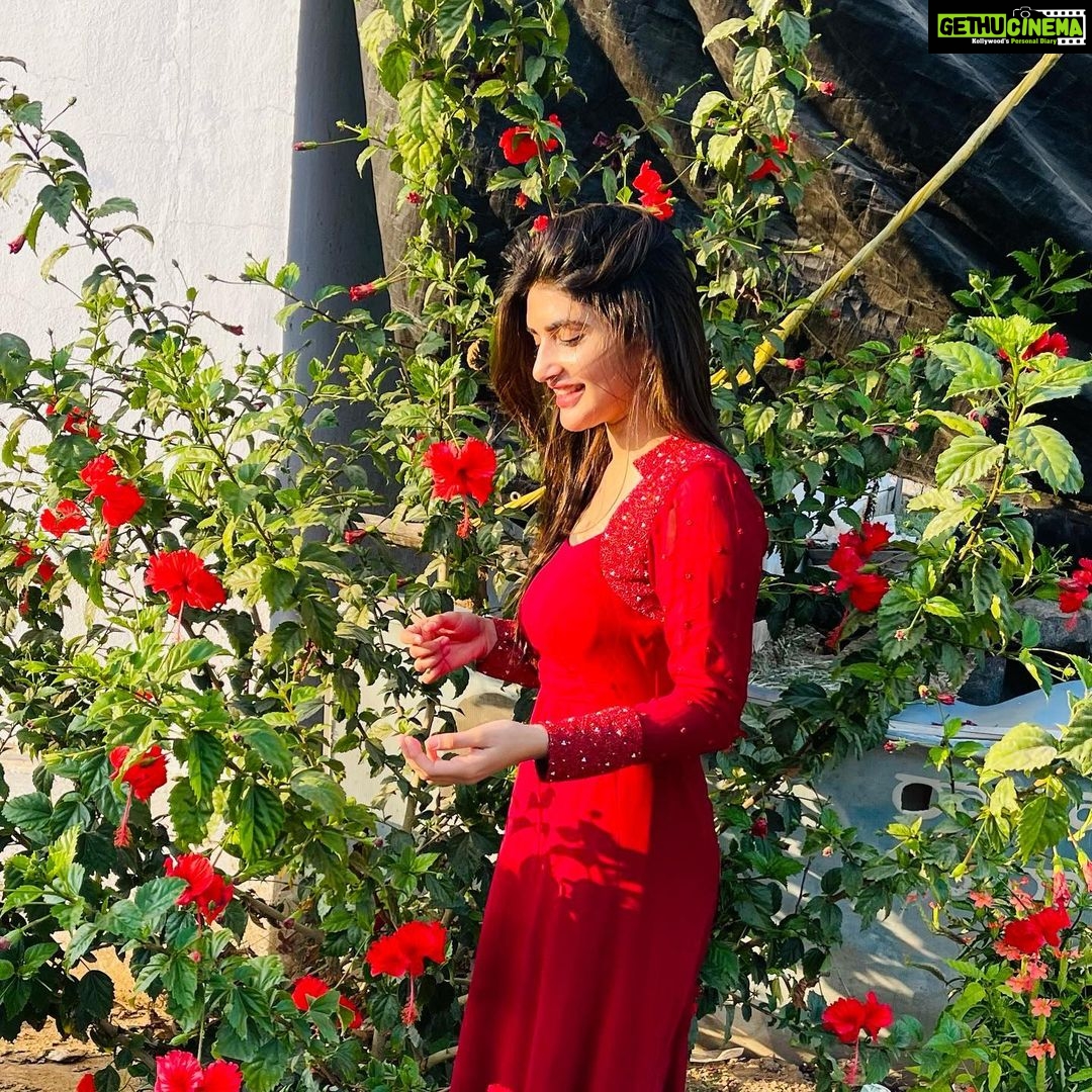 Sreeleela Instagram - 🌹Found a minute to slow down and enjoy the little things in life 🌹 Pretty candid sorry about the poor quality 👀 :p