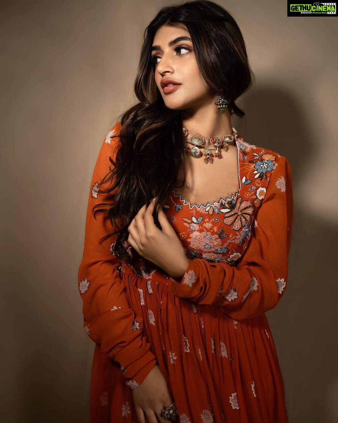 Sreeleela Instagram - Mysterious Curious And anything but serious…. I mean maybe serious about few things ……… Running outta captions why don’t you help me :p . . . . Styled by : @rashmitathapa Wearing : @kastaan_ Jewelry : @karnikajewelshyd Shot by : @nikkhil_bareli