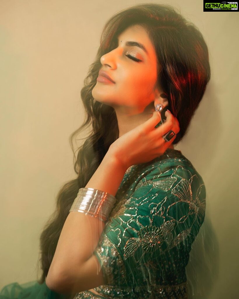 Sreeleela Instagram - ✨The colour green strikes a balance between head and heart And being able to do that is genuinely an art ✨ What say ? . . . . . . . Styled by : @rashmitathapa Wearing : @issadesignerstudio Jewelry : @thetrinkaholic Styling Team : @aishwarya128 Shot by : @nikkhil_bareli