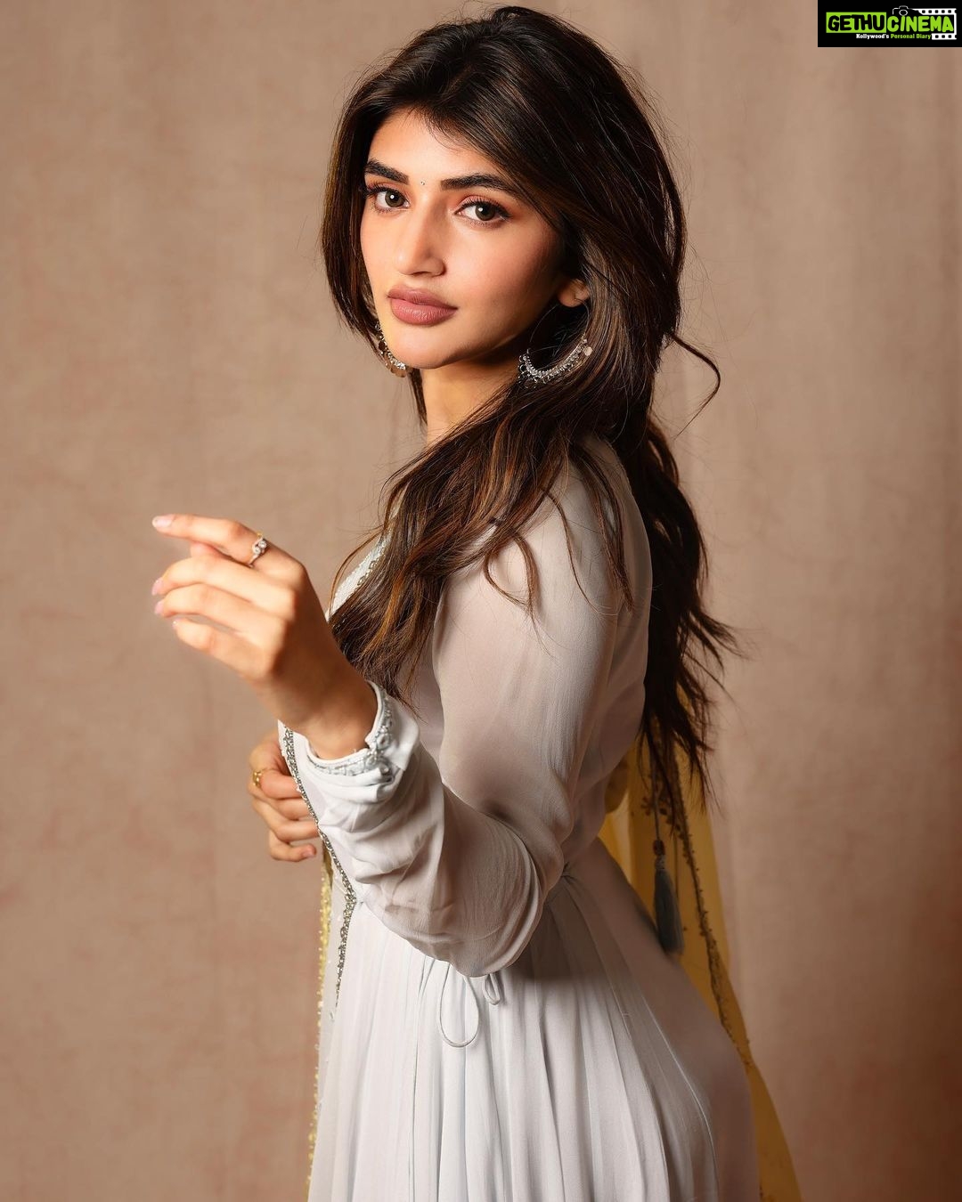 Sreeleela Instagram - Happy Deepawali to all my lovelies 😘 May your