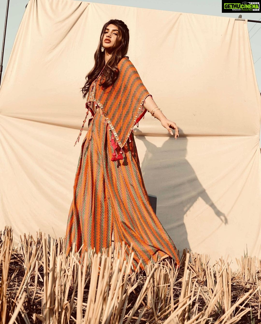 Sreeleela Instagram - 🍁 Sky above Earth below Peace within 🍁 #Bohemian🍁🧡 . . . . . . . . . . Styled by : @rashmitathapa Wearing : @taavareclothing Jewelry : @houseoftrilonir Styling Team : @aishwarya128 Shot by : @nikkhil_bareli