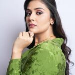 Sreemukhi Instagram - Greens! ✨ Styling @greeshma_krishna.k Jewellery @pra_jewels PC @epics_by_pradeep #sreemukhi