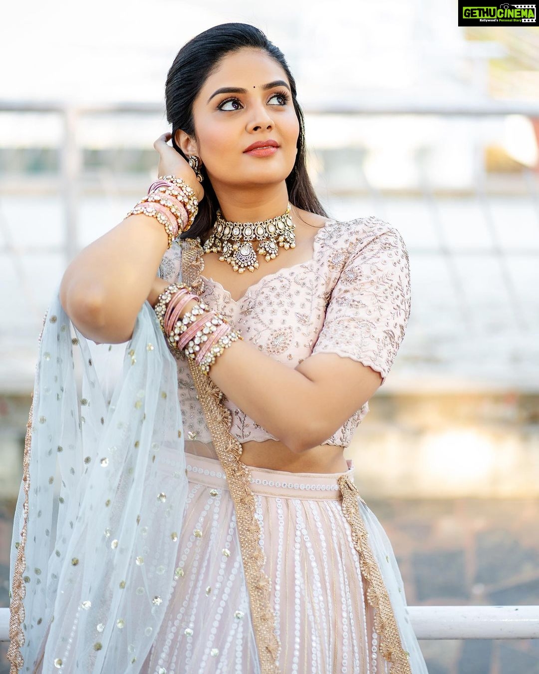 Sreemukhi Instagram - BB Jodi! ✨ Stylist @greeshma_krishna.k Styling assistant @stephen_styles_ Outfit @kowshiki_couture Jewellery @goyazsilverjewellery Photography @rajeshphoto_ Make up @nookesh.malla Hair @mahesh_ravulapalli #sreemukhi #BBJodi #starmaa
