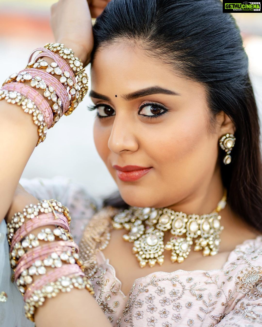 Sreemukhi Instagram - BB Jodi! ✨ Stylist @greeshma_krishna.k Styling assistant @stephen_styles_ Outfit @kowshiki_couture Jewellery @goyazsilverjewellery Photography @rajeshphoto_ Make up @nookesh.malla Hair @mahesh_ravulapalli #sreemukhi #BBJodi #starmaa