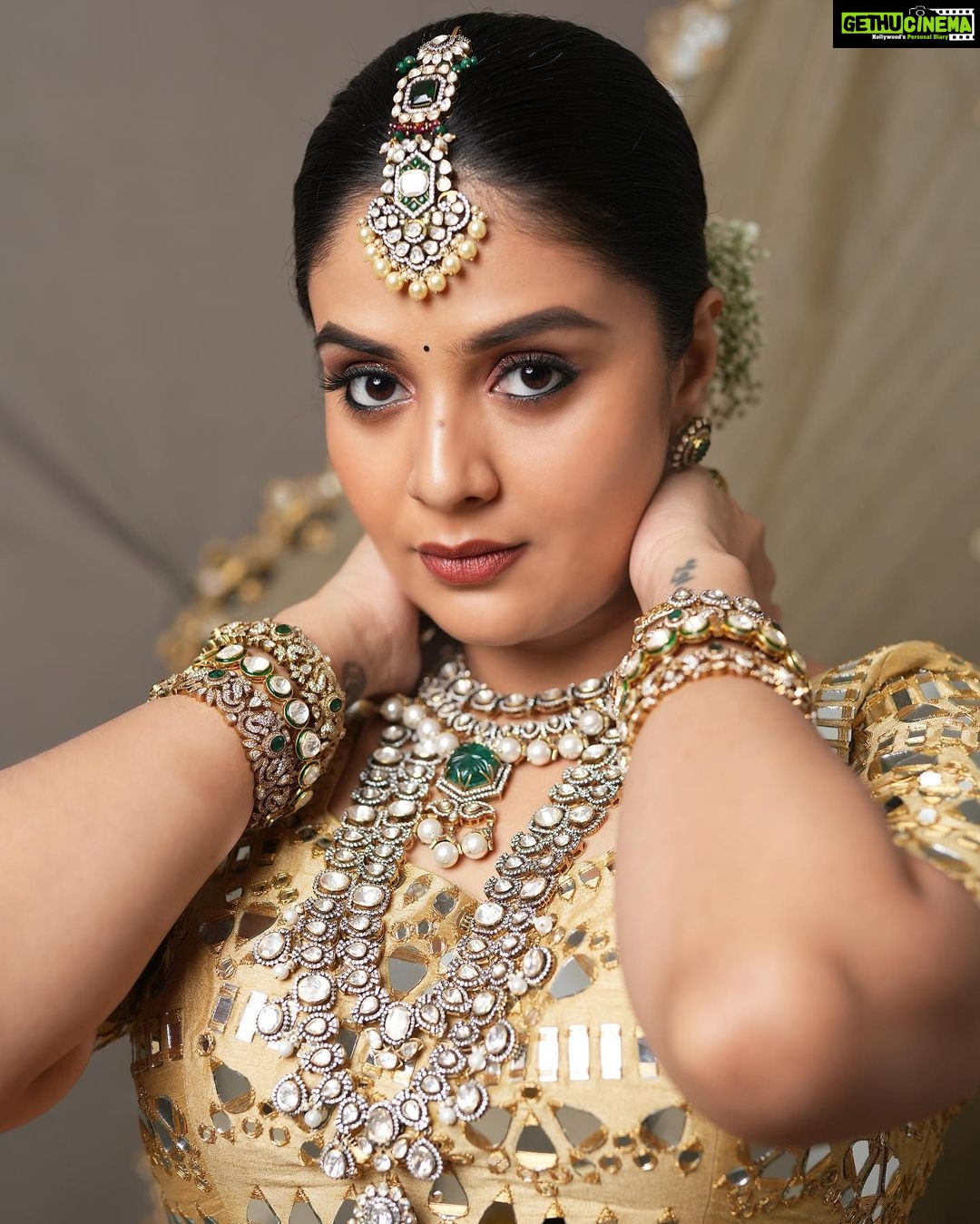 Sreemukhi Instagram - BB JODI ✨ Finale ✨ Stylist @greeshma_krishna.k Styling assistant @stephen_styles_ Outfit @srivichowdary Jewellery @goyazsilverjewellery PC @epics_by_pradeep Makeup @nookesh.malla Hair @mahesh_ravulapalli #BBJodi #BBJodifinale #sreemukhi