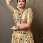 Sreemukhi Instagram - BB JODI ✨ Finale ✨ Stylist @greeshma_krishna.k Styling assistant @stephen_styles_ Outfit @srivichowdary Jewellery @goyazsilverjewellery PC @epics_by_pradeep Makeup @nookesh.malla Hair @mahesh_ravulapalli #BBJodi #BBJodifinale #sreemukhi
