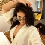 Sreemukhi Instagram - Day 1! 🖤 Bangkok! 🖤 Sawadeeeeeekaaaaawwww! 🖤😍 #bangkok #thailand #birthdaytrip #dirtythirty #sreemukhi