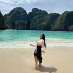 Sreemukhi Instagram - Maya bay! ❤️🧿 #sreemukhi #mayabay #thailand #phuket #birthday #beach #love #life Skirt @alankaar_artstudio