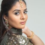 Sreemukhi Instagram - 🍀✨ Outfit @gummadidalashashi.label Makeup @nookesh.malla Hair @mahesh_ravulapalli PC @chinthuu_klicks #sreemukhi #green