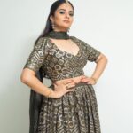 Sreemukhi Instagram - 🍀✨ Outfit @gummadidalashashi.label Makeup @nookesh.malla Hair @mahesh_ravulapalli PC @chinthuu_klicks #sreemukhi #green
