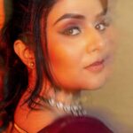 Sreemukhi Instagram - Shine ✨ Styled by @greeshma_krishna.k Style team @stephen_styles_ Outfit @akhilareddylabel Jewellery @goyazsilverjewellery Makeup @nookesh.malla Hair @mahesh_ravulapalli PC @rajeshphoto_ #sreemukhi #shine #love #light