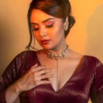 Sreemukhi Instagram - Shine ✨ Styled by @greeshma_krishna.k Style team @stephen_styles_ Outfit @akhilareddylabel Jewellery @goyazsilverjewellery Makeup @nookesh.malla Hair @mahesh_ravulapalli PC @rajeshphoto_ #sreemukhi #shine #love #light