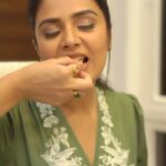 Sreemukhi Instagram - Madhuram Tiffins. Pure South Indian breakfast. No added artificial ingredients. With pure authentic original flavours. Their specialties :- Ghee dibbarotti, beet root dosa, Masala dosa, Ghee Pongal, Ghee karam idli. Contact for Franchise:- 8897977998 9100331606