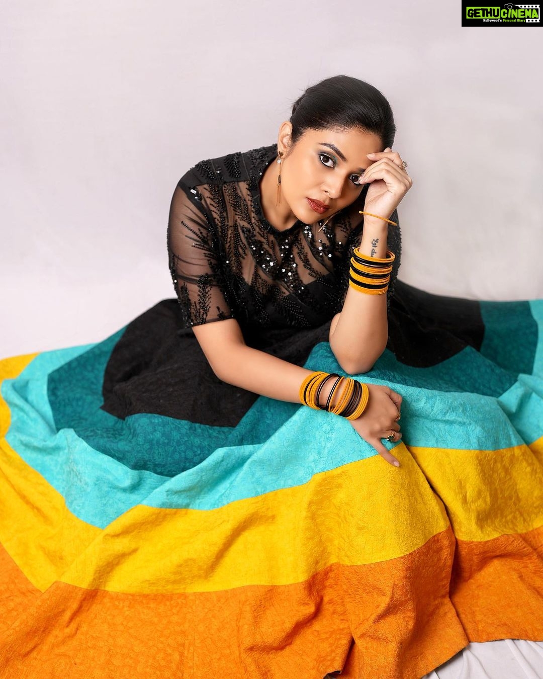 Sreemukhi Instagram - ASMP on @starmaa ✨ Styling @greeshma_krishna.k Outfit @laksha_creations PC @epics_by_pradeep Make up @nookesh.malla Hair @mahesh_ravulapalli #sreemukhi #aadivaaramwithstarmaaparivaaram #starmaa