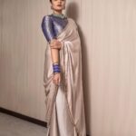 Sreemukhi Instagram - 💙✨ Outfit @gummadidalashashi.label Jewellery @karnikajewelshyd Bangles @pretty.jewelbox Make up @nookesh.malla Hair @mahesh_ravulapalli PC @chinthuu_klicks #sreemukhi #sarees