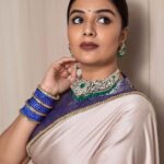 Sreemukhi Instagram - 💙✨ Outfit @gummadidalashashi.label Jewellery @karnikajewelshyd Bangles @pretty.jewelbox Make up @nookesh.malla Hair @mahesh_ravulapalli PC @chinthuu_klicks #sreemukhi #sarees
