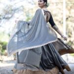 Sreemukhi Instagram - Happy Sunday loves! 🖤✨ Styling @greeshma_krishna.k Outfit @pattusareeswholesale Jewellery @pretty.jewelbox Make up @nookesh.malla Hair @mahesh_ravulapalli PC @chinthuu_klicks #sreemukhi #happysunday #styledbygkk