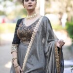 Sreemukhi Instagram - Happy Sunday loves! 🖤✨ Styling @greeshma_krishna.k Outfit @pattusareeswholesale Jewellery @pretty.jewelbox Make up @nookesh.malla Hair @mahesh_ravulapalli PC @chinthuu_klicks #sreemukhi #happysunday #styledbygkk