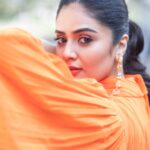Sreemukhi Instagram - Oranges! ✨🧡 Outfit @gummadidalashashi.label Styling @greeshma_krishna.k Earrings @yuvi_collections Make up @nookesh.malla Hair @mahesh_ravulapalli PC @chinthuu_klicks #sreemukhi #oranges