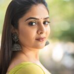 Sreemukhi Instagram - Plain chiffons ✨✨ Saree @gummadidalashashi.label Makeup @nookesh.malla Hair @mahesh_ravulapalli PC @chinthuu_klicks #sreemukhi #sarees