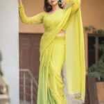 Sreemukhi Instagram - Plain chiffons ✨✨ Saree @gummadidalashashi.label Makeup @nookesh.malla Hair @mahesh_ravulapalli PC @chinthuu_klicks #sreemukhi #sarees