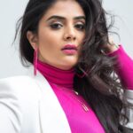 Sreemukhi Instagram - Pinks! ✨💕 Styled by @greeshma_krishna.k Style team @stephen_styles_ Makeup @nookesh.malla Hair @mahesh_ravulapalli PC @chinthuu_klicks #sreemukhi #starmaa #bbjodi #styledbygkk