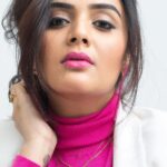 Sreemukhi Instagram - Pinks! ✨💕 Styled by @greeshma_krishna.k Style team @stephen_styles_ Makeup @nookesh.malla Hair @mahesh_ravulapalli PC @chinthuu_klicks #sreemukhi #starmaa #bbjodi #styledbygkk